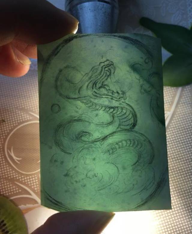 设计好画稿,再三询问征求他意见,告诉他情况.确认他满意了,才出细稿.