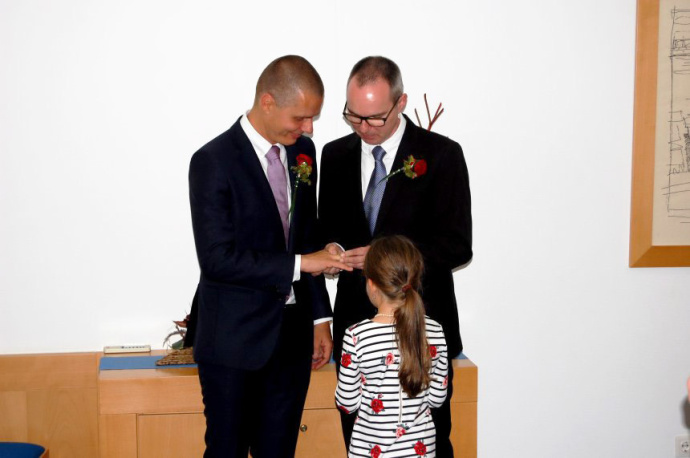 德国第一对合法结婚后收养孩子的夫夫