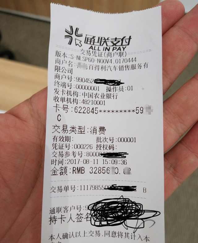 富二代回国第一天就买车,刷卡三百万提宾利欧陆,坦言只是买菜用