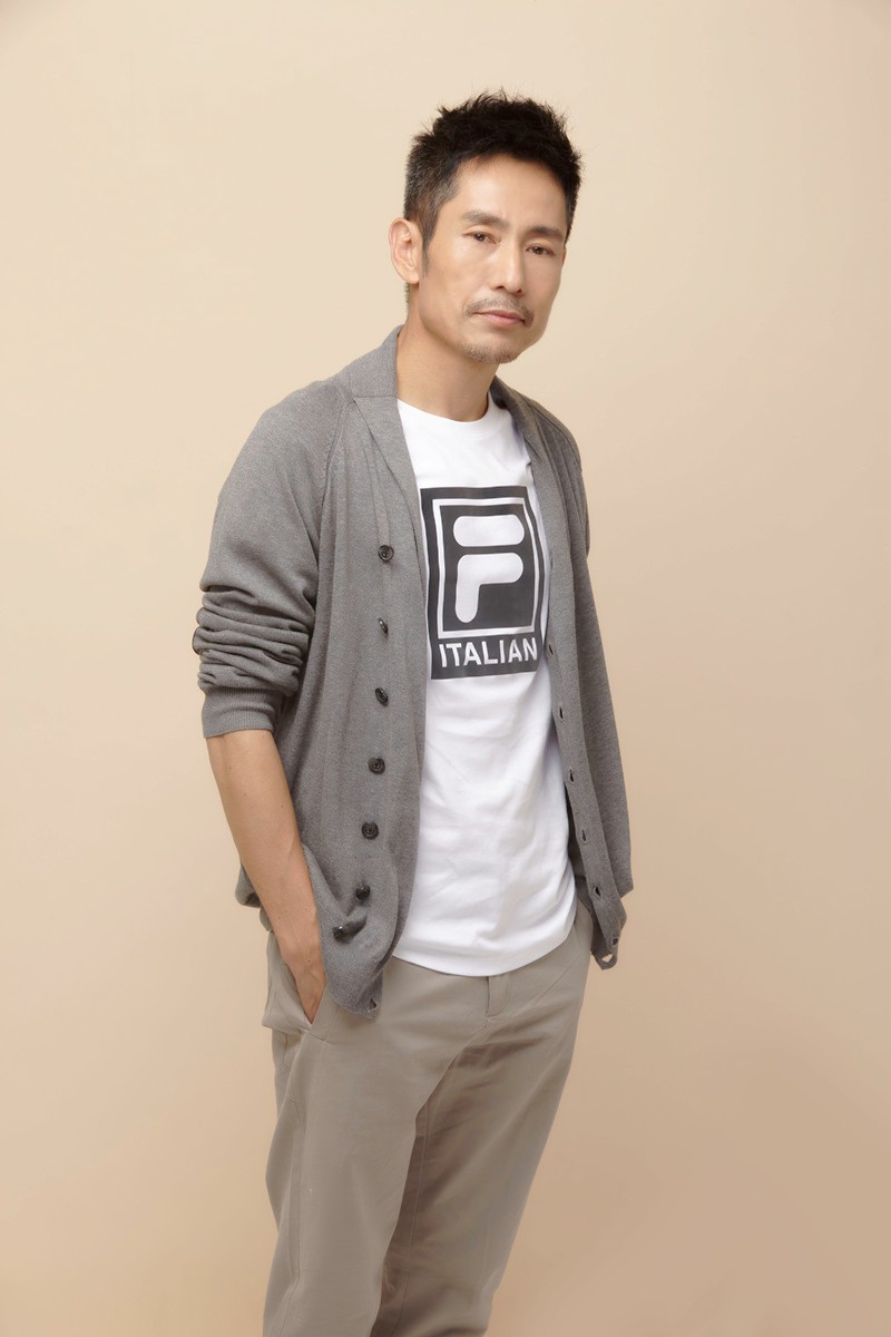 成泰燊秋季写真曝光化身暖男彰显儒雅魅力