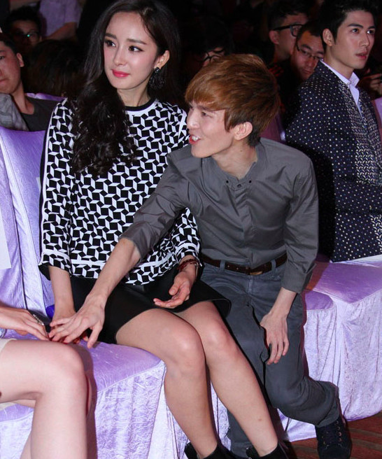 网爆杨幂小时代发布会现场竟遭郭敬明频频揩油