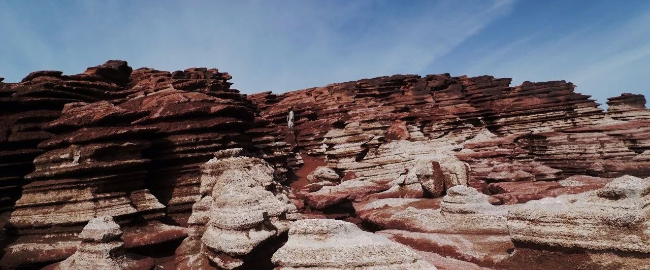 9公里腊尔山是湘黔交接处的高原台地,位于凤凰县西北,是湘,黔,川边区