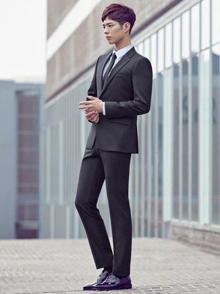 30岁的男人该对自己的身体感到自在6个此阶段的正确穿搭态度