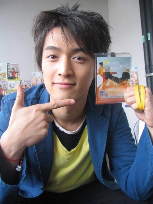 胡歌13年前旧照太青春,被网友认成林更新