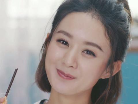 赵丽颖再接零食广告,可爱小脚丫入境,网友:这品