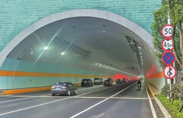 隧道内发生事故，不这样处理的话当心驾照被吊销！