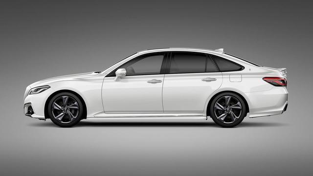 被称为“加大版凯美瑞”的第十五代皇冠 侧面颜值超宝马 30万能提