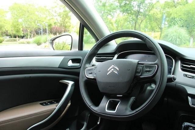 内功扎实，这款极具时尚运动感的合资家轿，没想到还兼顾驾享感受