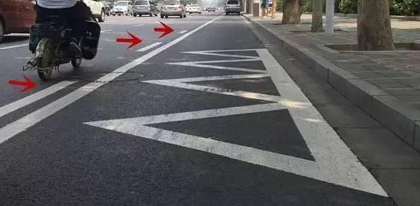 3分钟停车线推广，小心别压线，否则扣3分罚100元