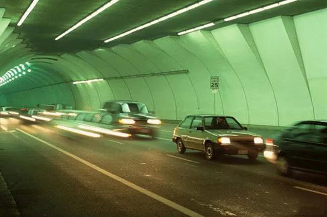 隧道内发生事故，不这样处理的话当心驾照被吊销！