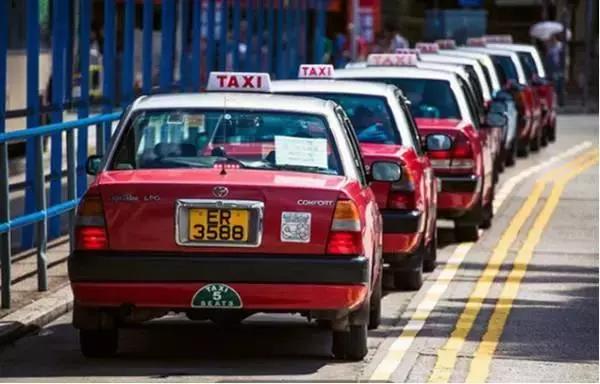 被称为“加大版凯美瑞”的第十五代皇冠 侧面颜值超宝马 30万能提