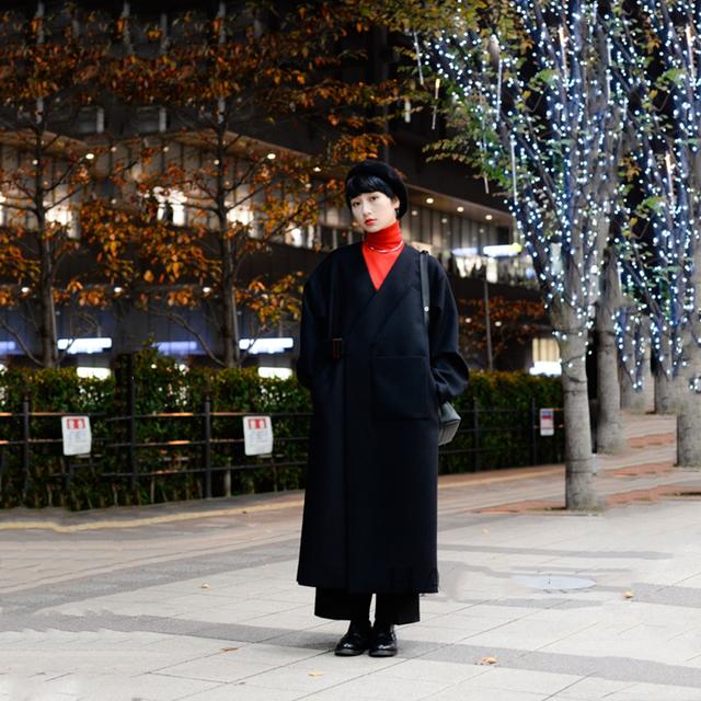 厚重沉闷的冬天不无聊，只要学霓虹妹来一件彩色足够