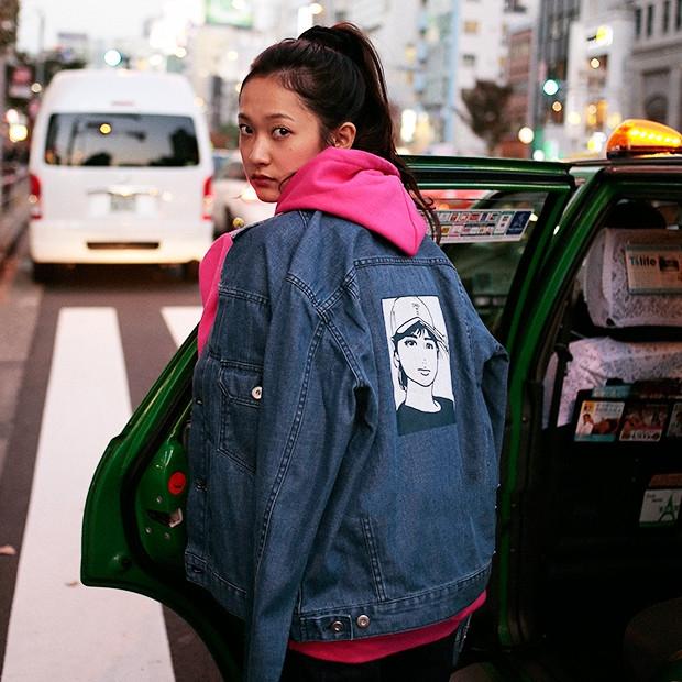 厚重沉闷的冬天不无聊，只要学霓虹妹来一件彩色足够