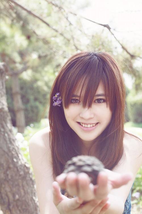 这说得对错与否,我们不必去管;但就以现代相学来分析,「蜂目」是眼生