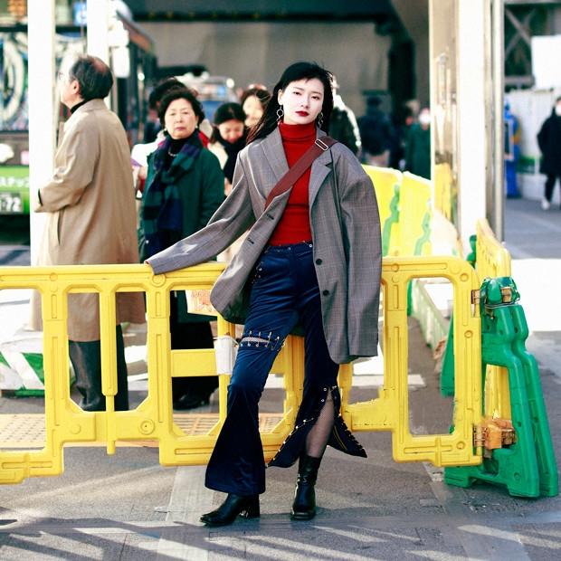 厚重沉闷的冬天不无聊，只要学霓虹妹来一件彩色足够