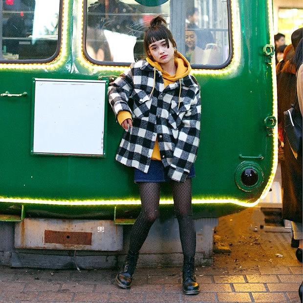 厚重沉闷的冬天不无聊，只要学霓虹妹来一件彩色足够