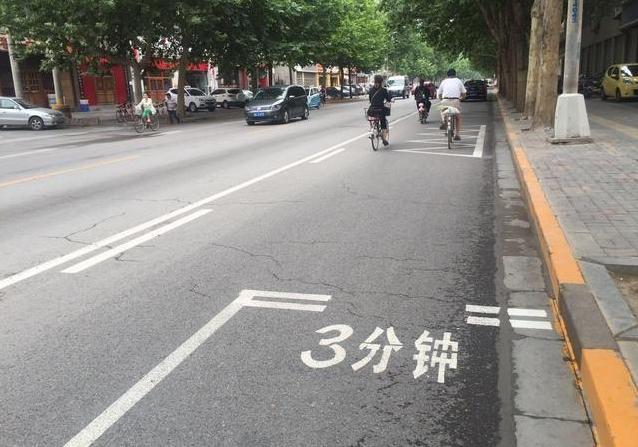 分钟停车线推广,小心别压线,否则扣3分罚100元