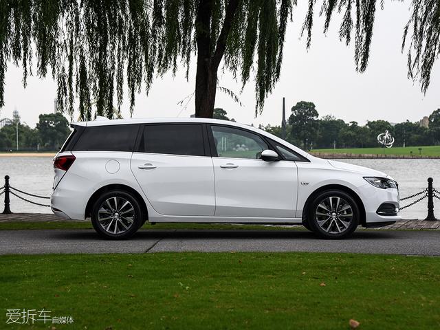 给奶爸定制的小号GL8，六个座位到底有多能装？