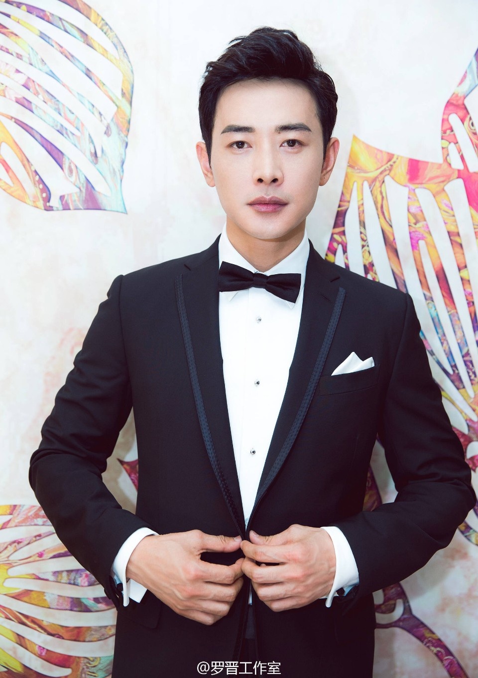 罗晋 颠覆传统型男形象 引领时尚新潮流