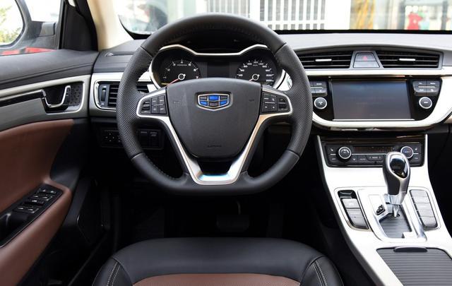 吉利凭借轿车卖进销量前十！帝豪GL内饰配置豪华，做工很细腻