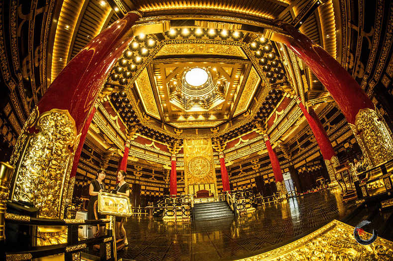 名堂同样也是富丽堂皇,金碧辉煌,在里面除了了解许多唐朝的建筑文化