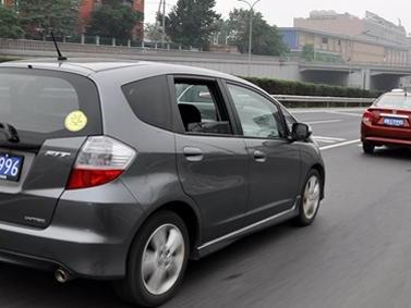 开车有这些习惯，不是在加油，就是在去加油的路上