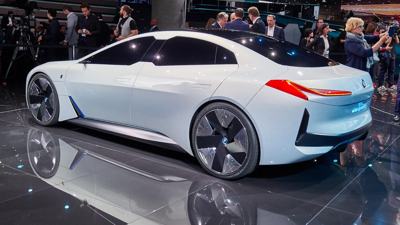 营造出飘渺意境 宝马i vision dynamics概念车 i5