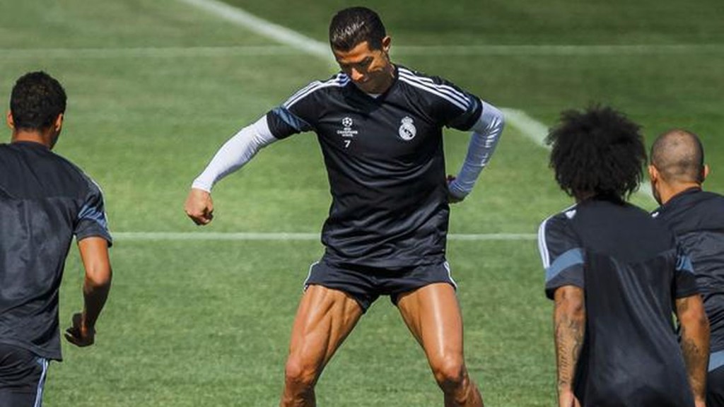 足坛十大真大腿c罗贝尔上榜西多夫和卡洛斯最恐怖