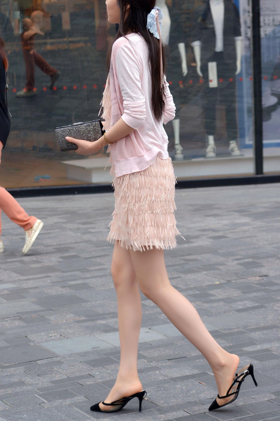 街拍尖头细高跟凉拖拼接色半透明处秀出脚趾