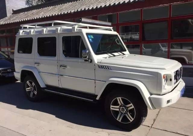 这家毫不起眼的修车店，竟把几万块的烂车改成奔驰G级！