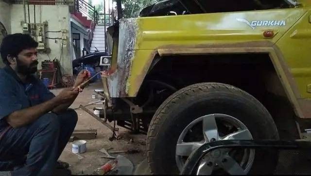 这家毫不起眼的修车店，竟把几万块的烂车改成奔驰G级！