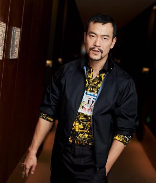 影帝廖凡出席时尚活动,打扮简单但很有魅力!