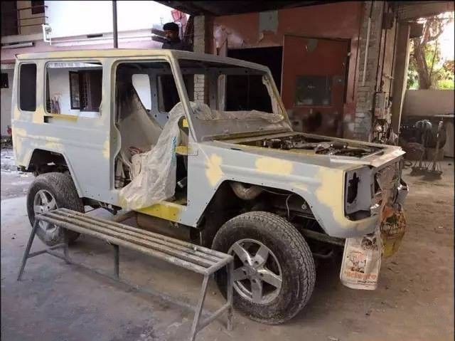 这家毫不起眼的修车店，竟把几万块的烂车改成奔驰G级！