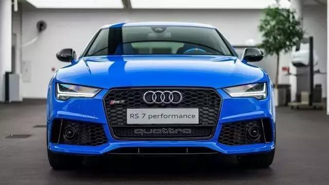 晚上街道的飙车王 声浪像放鞭炮声 开车买菜被误以为是20万车