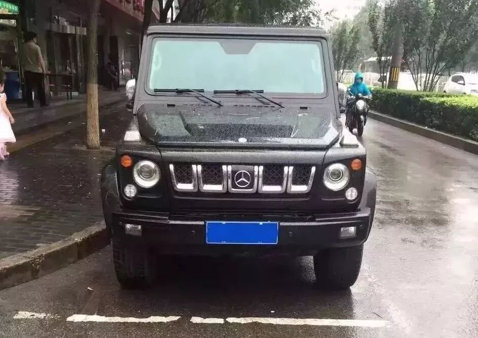 这家毫不起眼的修车店，竟把几万块的烂车改成奔驰G级！