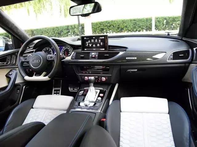 晚上街道的飙车王 声浪像放鞭炮声 开车买菜被误以为是20万车