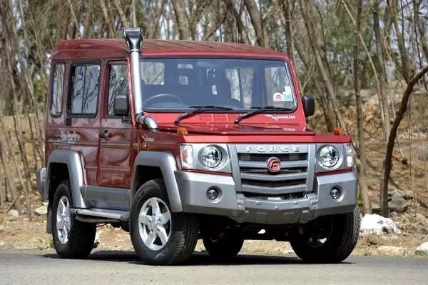 这家毫不起眼的修车店，竟把几万块的烂车改成奔驰G级！