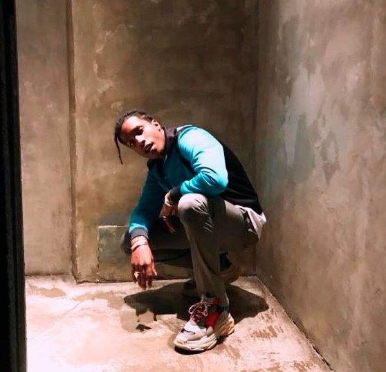 权志龙晒巴黎世家老爹鞋真是有一种丑叫看多了就想掏钱包