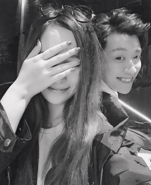 李嘉艾晒珍贵合影缅怀男友乔任梁称永远不会忘记你