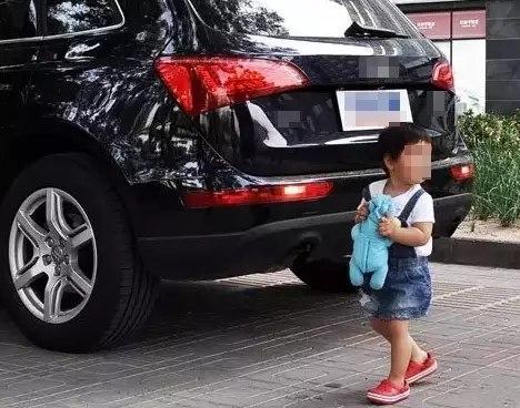 不是开玩笑，开车别小看这几个小动作，安全度提高不少