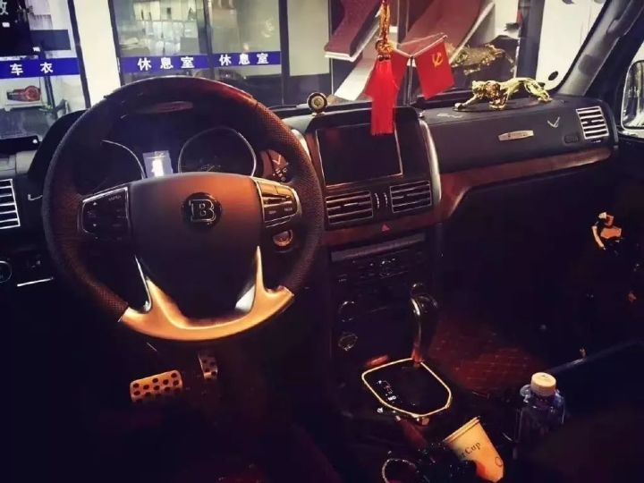 这家毫不起眼的修车店，竟把几万块的烂车改成奔驰G级！