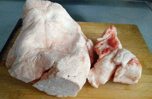 老婆买了一大坨肥肉回家,晚餐花了不到十分钟就搞定了!