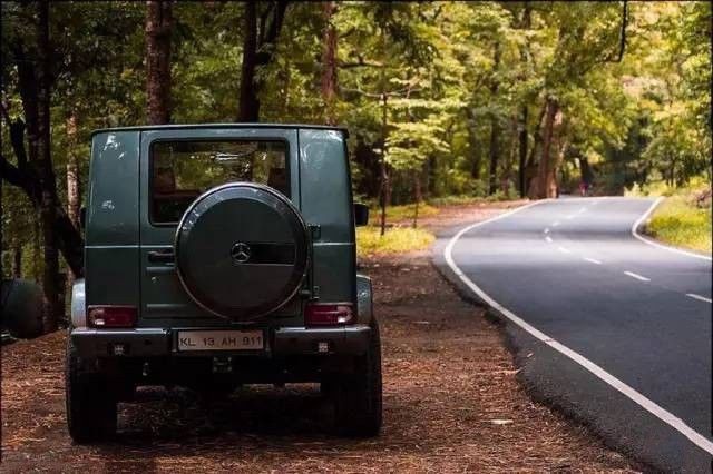 这家毫不起眼的修车店，竟把几万块的烂车改成奔驰G级！