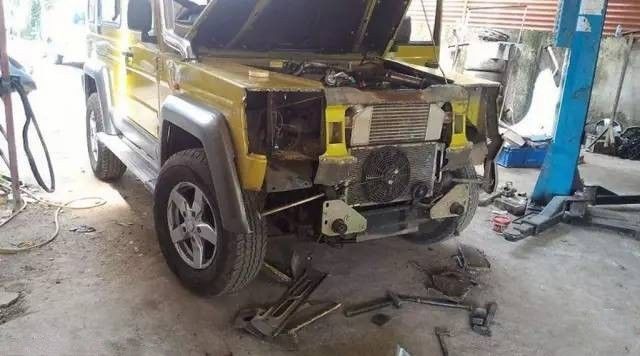 这家毫不起眼的修车店，竟把几万块的烂车改成奔驰G级！