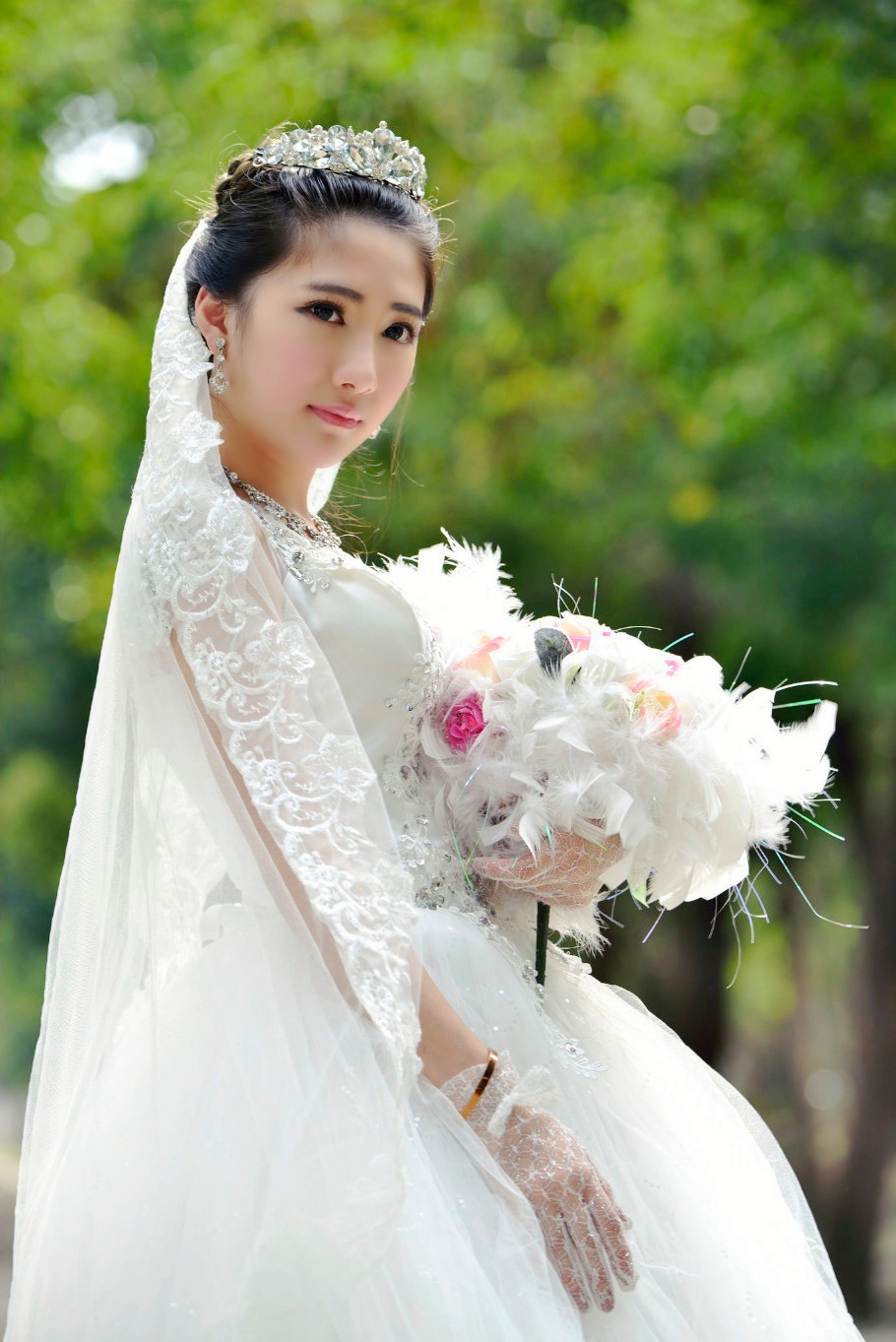 一个待出嫁的美丽新娘看上去不是很开心(多图)