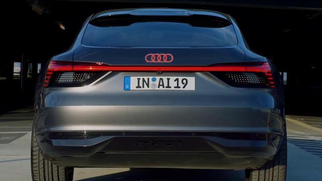 车身超5米 奥迪Q8即将上市 宝马X7得抖一抖