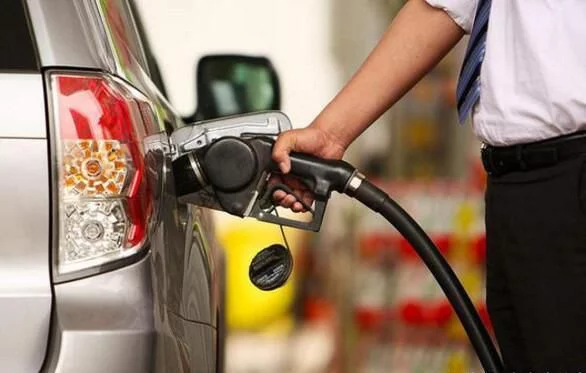 加油时打开油箱盖时若有吸气声，那就要小心了!