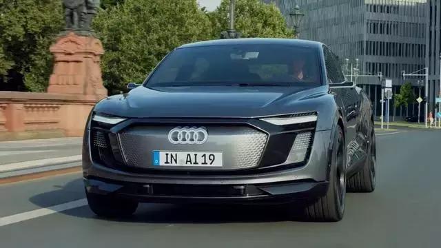 车身超5米 奥迪Q8即将上市 宝马X7得抖一抖