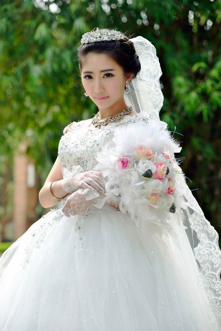 一个待出嫁的美丽新娘看上去不是很开心(多图)