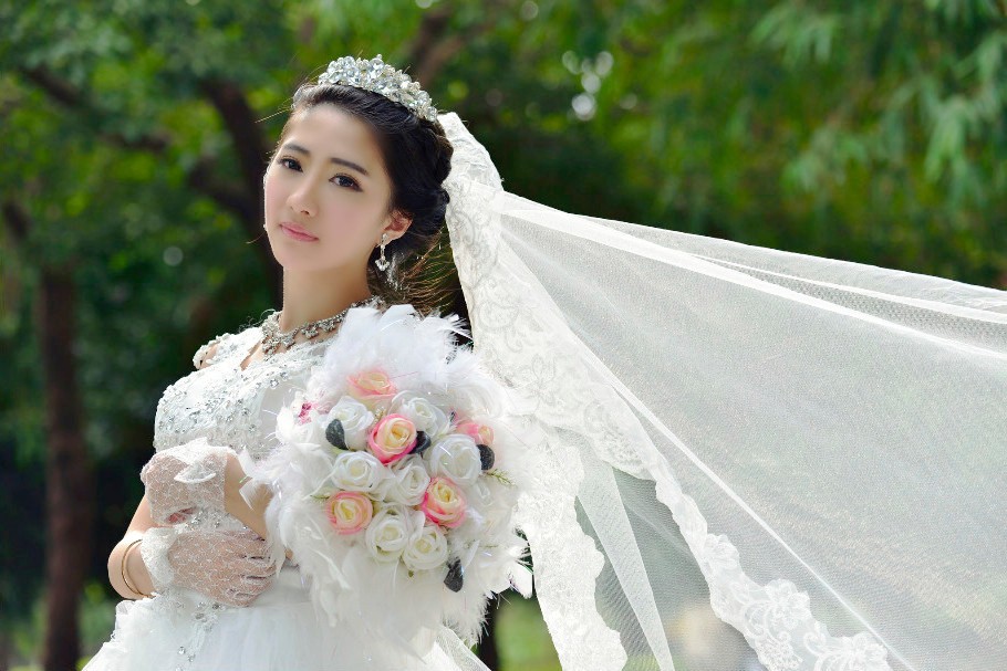 一个待出嫁的美丽新娘看上去不是很开心(多图)